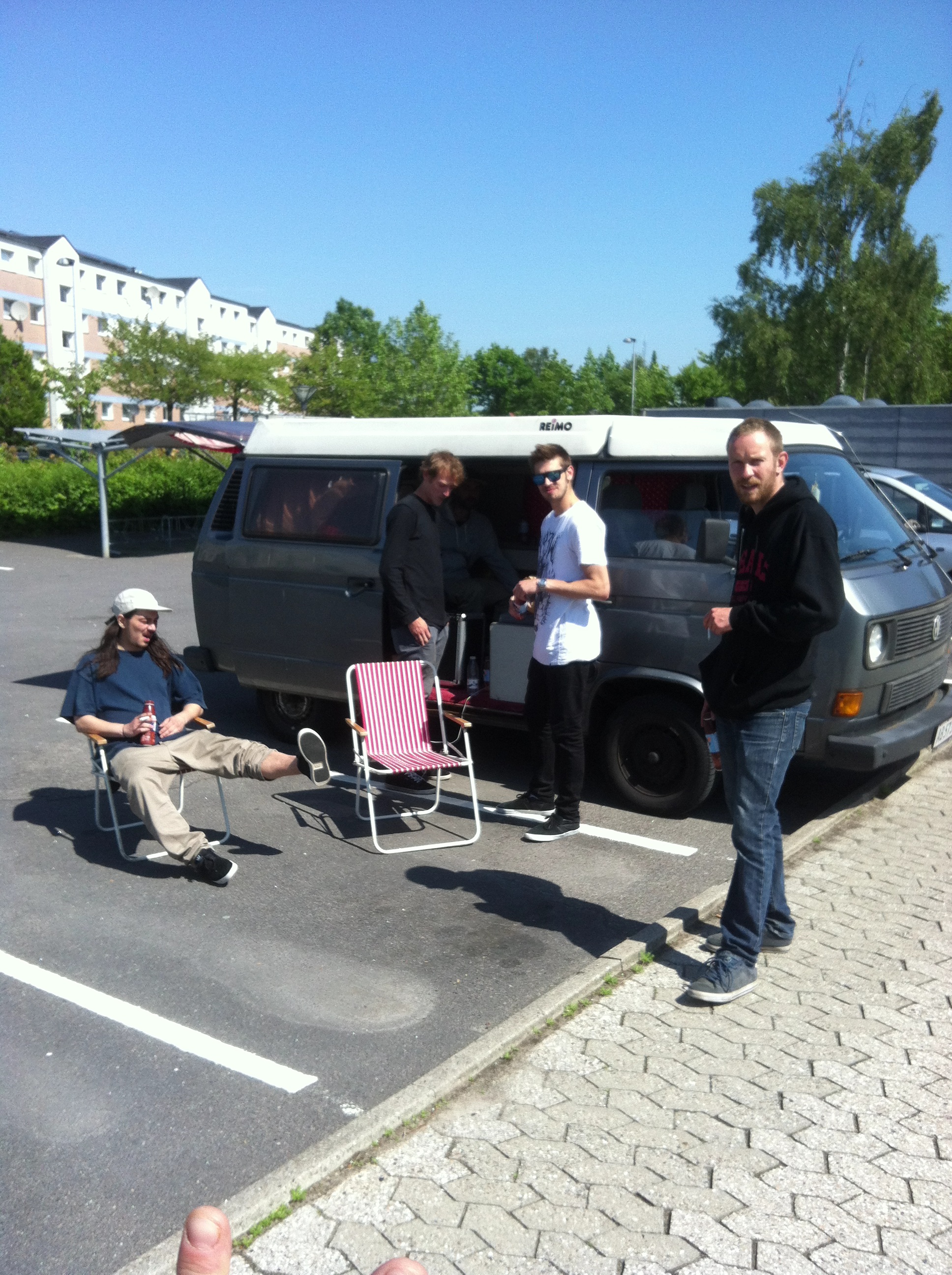 Mads Christensen Henrik Bønk Linden Rasmus Razz Pedersen Bertram Kirchert Ronni Kjærside Chris Larsson Hans Pierre Stachurska Skateboarding skateboard trip labforum labcph skatetu r nykøbing falster kulturfabrikken skatepark skatesession roadtrip minivan streetskating